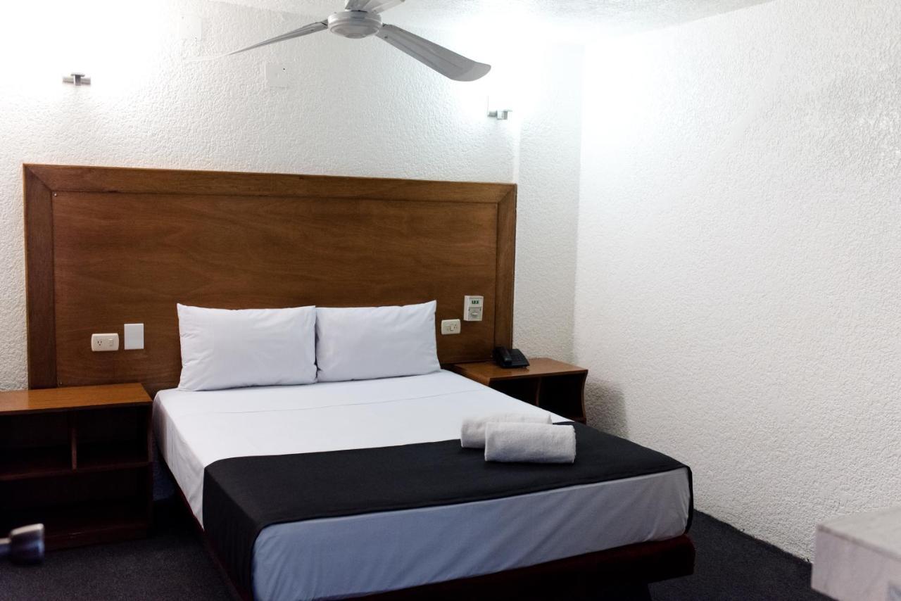 Hotel Central Irapuato - Hotel En Irapuato Buitenkant foto